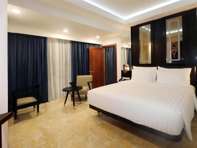M Bahalap Hotel Palangka Raya Экстерьер фото