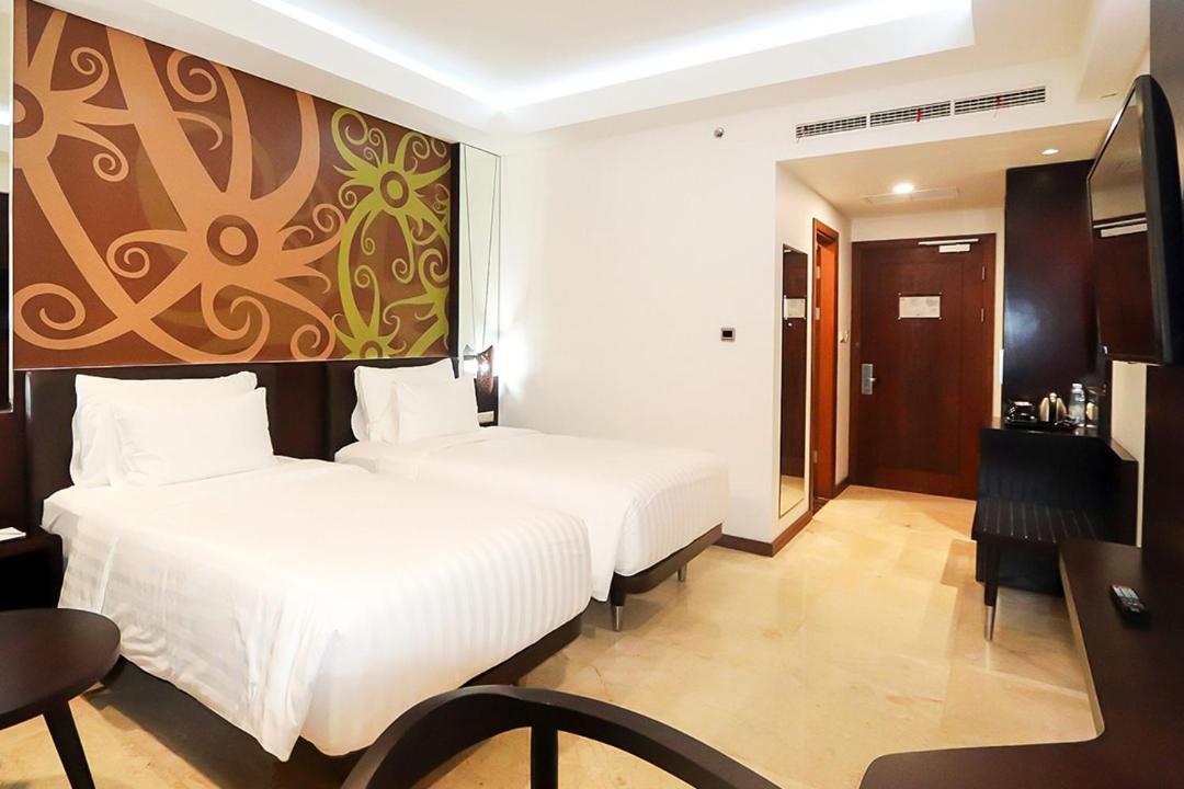 M Bahalap Hotel Palangka Raya Экстерьер фото