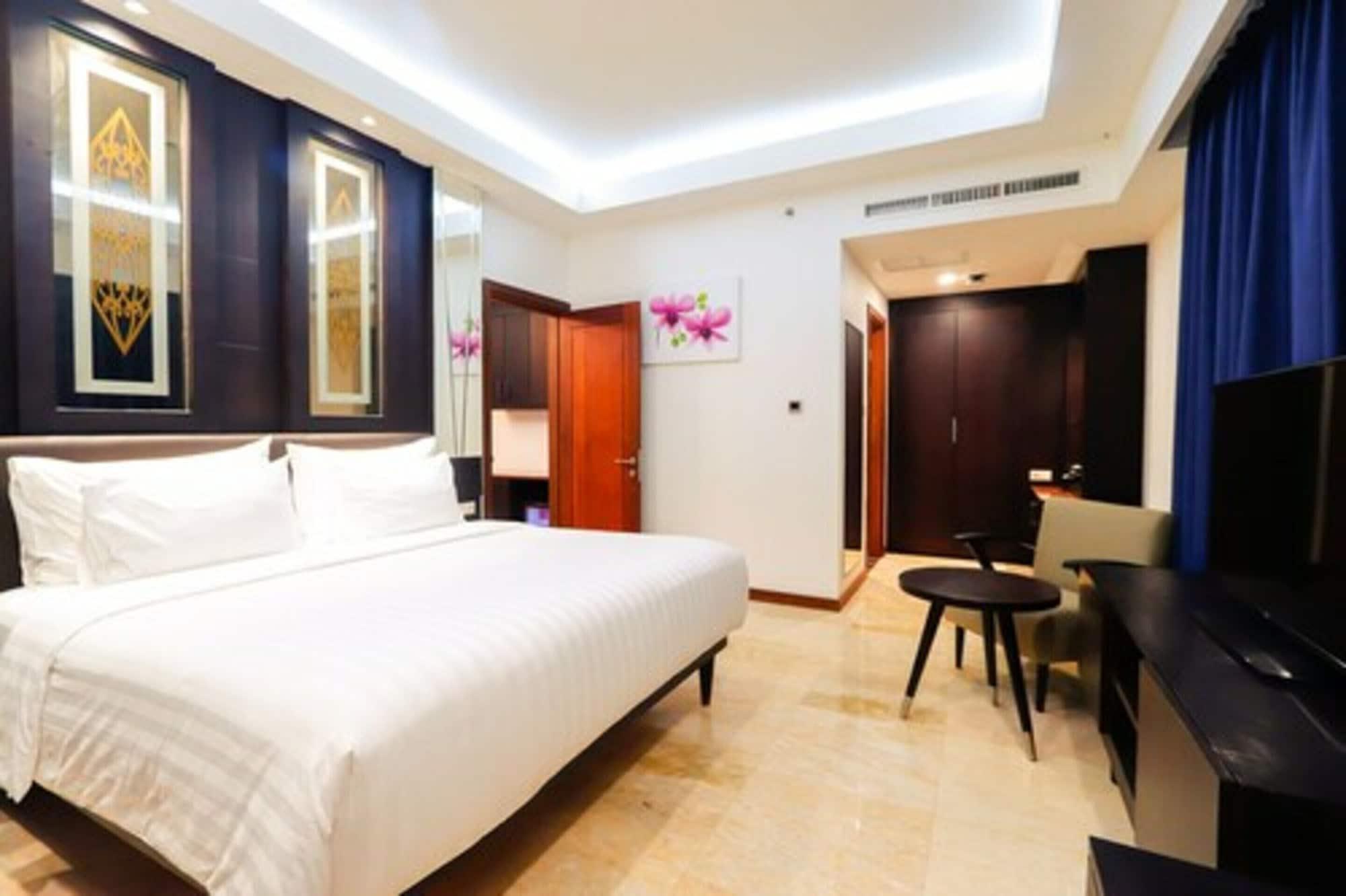 M Bahalap Hotel Palangka Raya Экстерьер фото