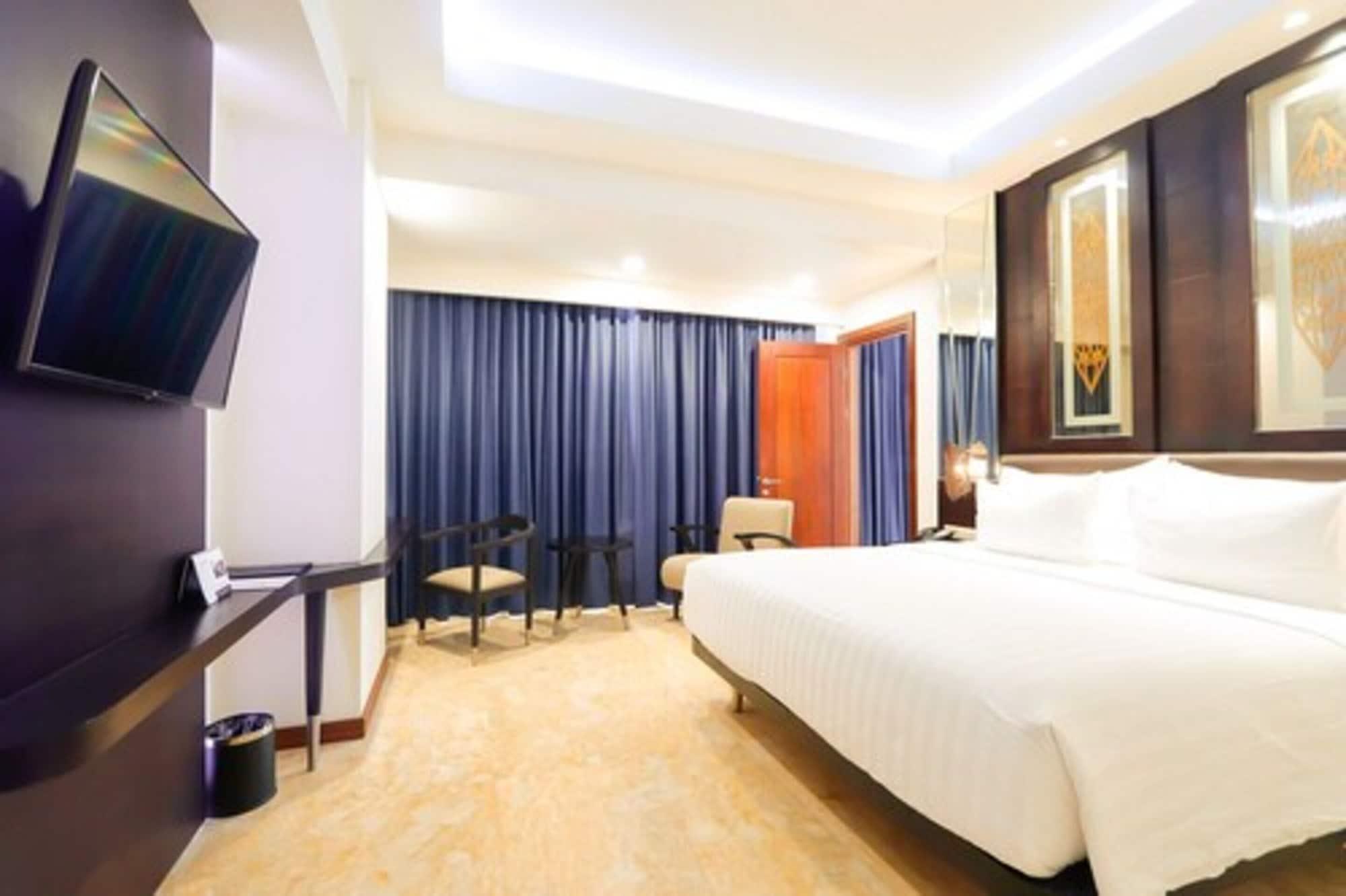 M Bahalap Hotel Palangka Raya Экстерьер фото