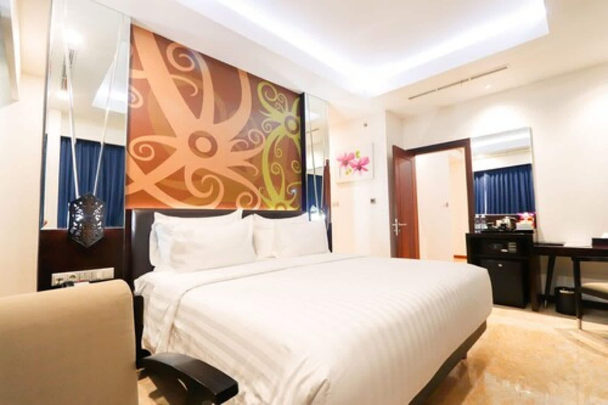 M Bahalap Hotel Palangka Raya Экстерьер фото