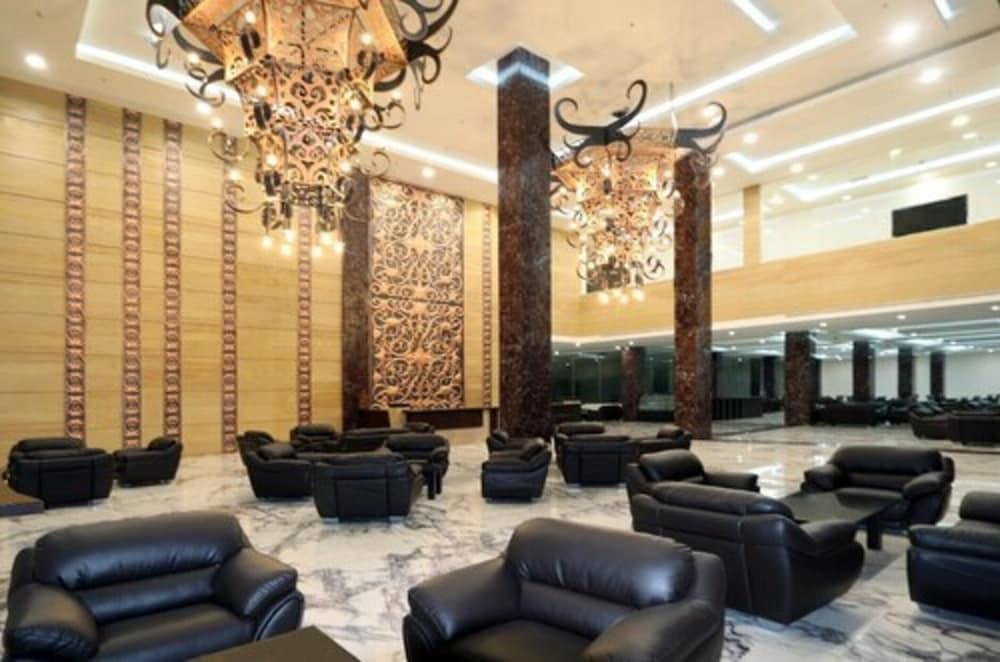 M Bahalap Hotel Palangka Raya Экстерьер фото