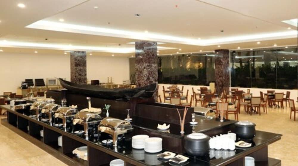 M Bahalap Hotel Palangka Raya Экстерьер фото