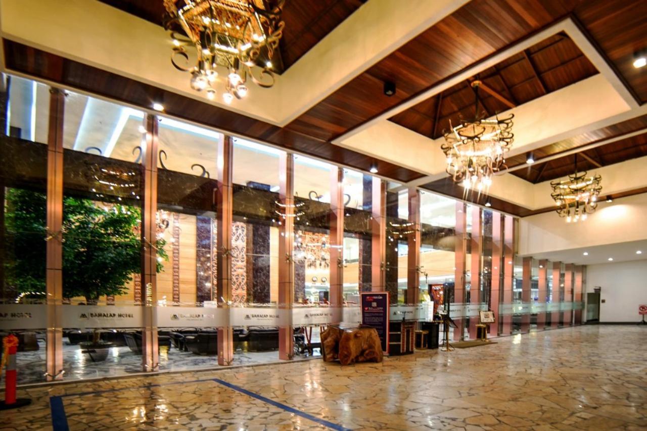 M Bahalap Hotel Palangka Raya Экстерьер фото