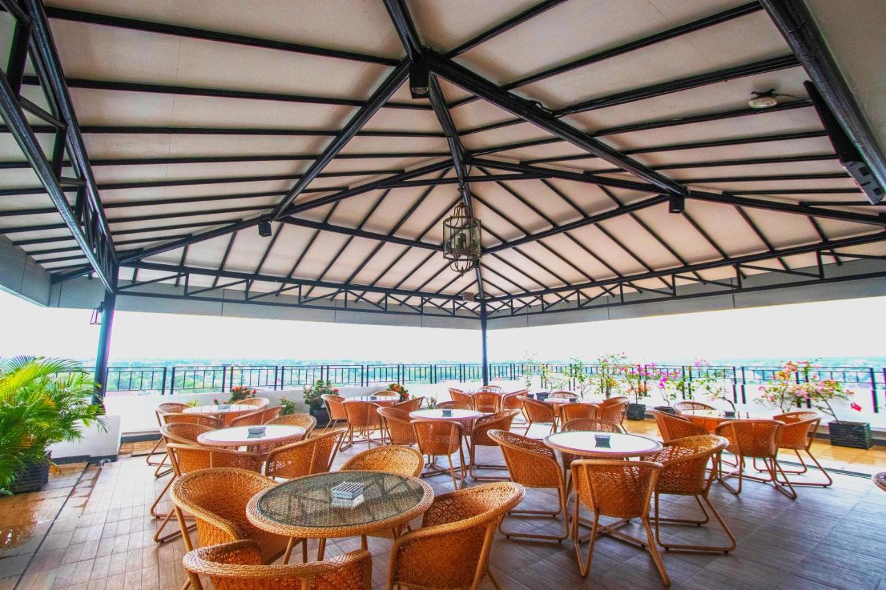 M Bahalap Hotel Palangka Raya Экстерьер фото