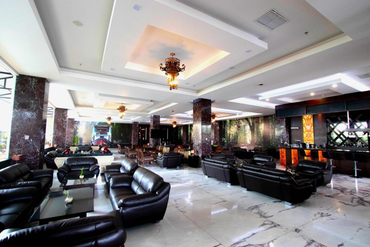 M Bahalap Hotel Palangka Raya Экстерьер фото