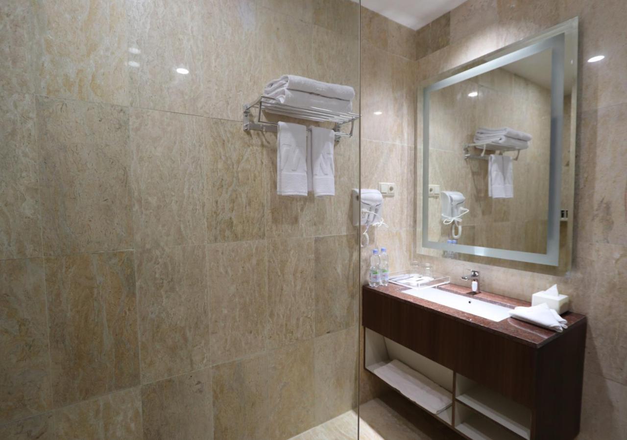 M Bahalap Hotel Palangka Raya Экстерьер фото