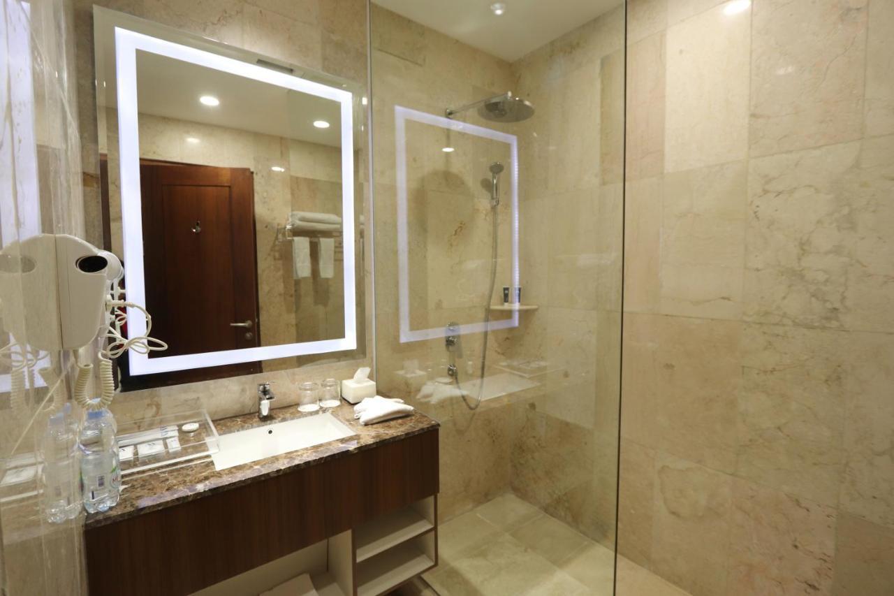 M Bahalap Hotel Palangka Raya Экстерьер фото